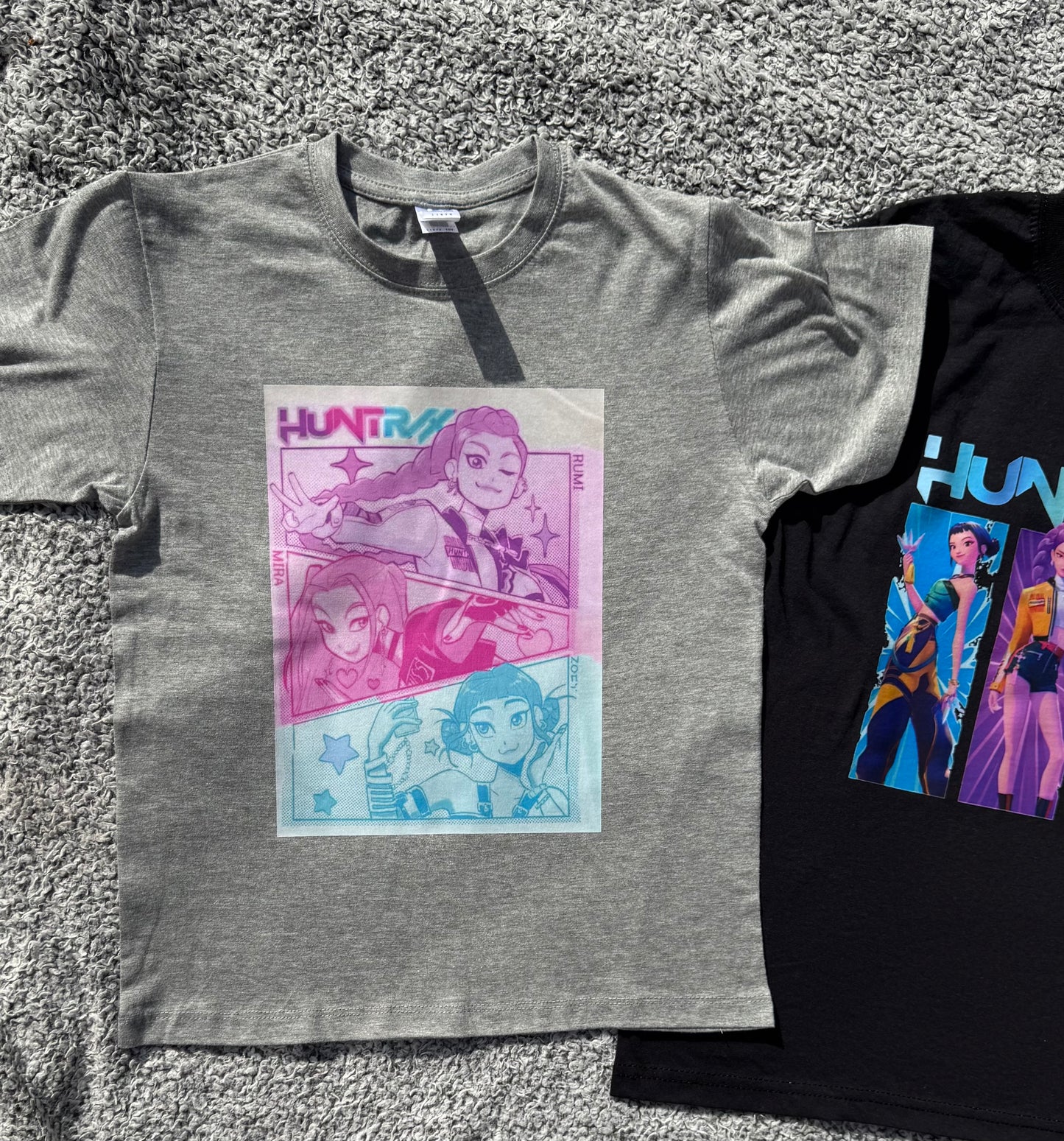 BRIGHT COLOURED HUNTRX TSHIRT IN GREY
