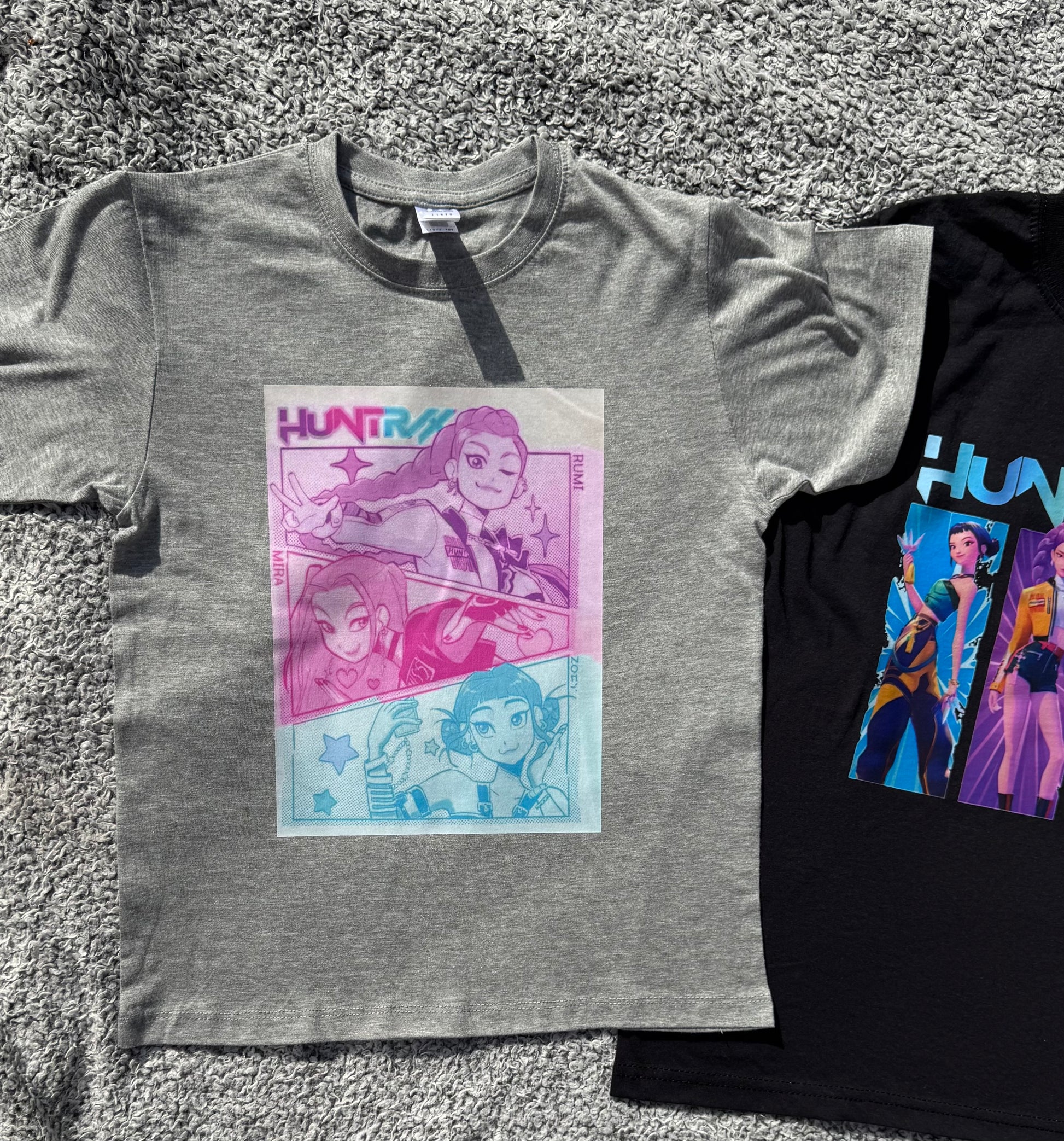 BRIGHT COLOURED HUNTRX TSHIRT IN GREY