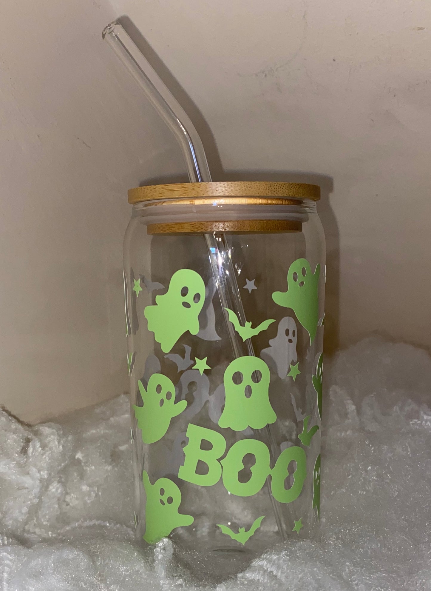 Halloween Glow in the dark glass can with straw and lid, novelty halloween glass with bamboo lid and glass straw, ghost glass