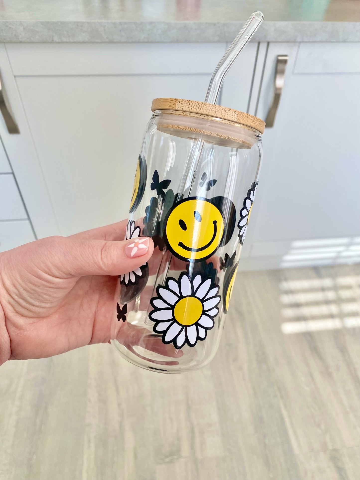 Smiley face and daisy glass can, glass jar with bamboo lid and glass straw