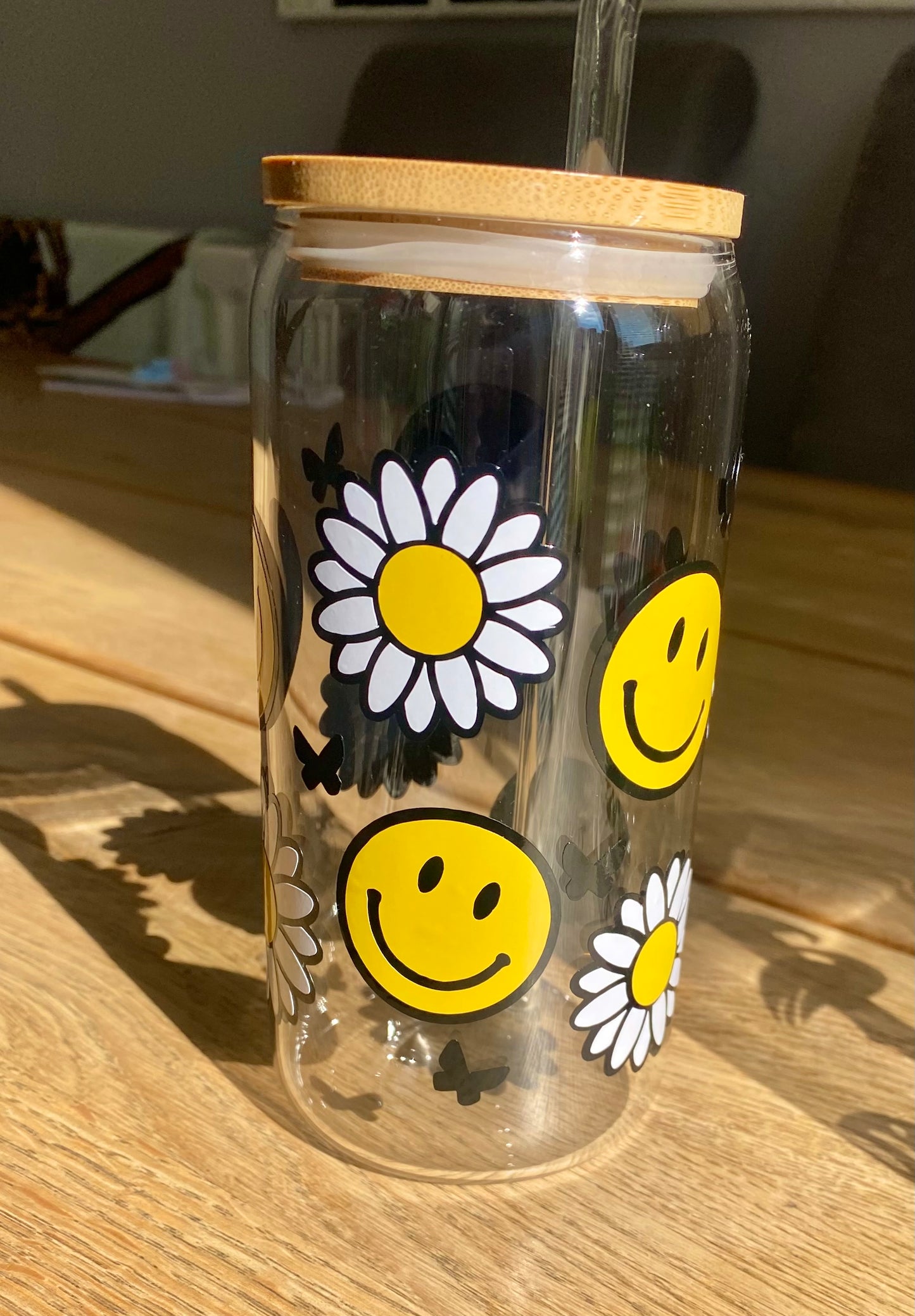 Smiley face and daisy glass can, glass jar with bamboo lid and glass straw